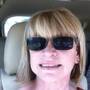 Meet your Posher, Debbie